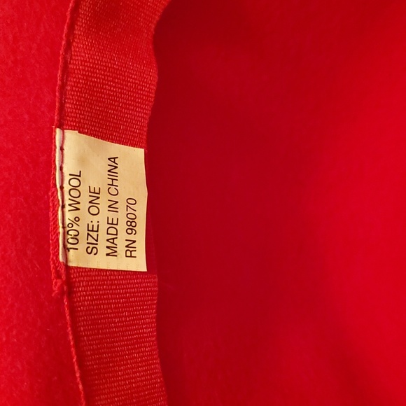 Wool red hat - Picture 5 of 5